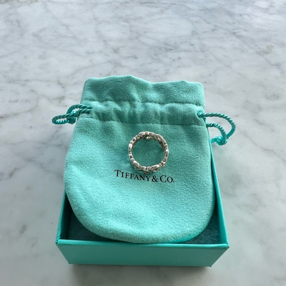 TIFFANY Paloma Picasso® Loving Heart Band Ring - Picture 4 of 5